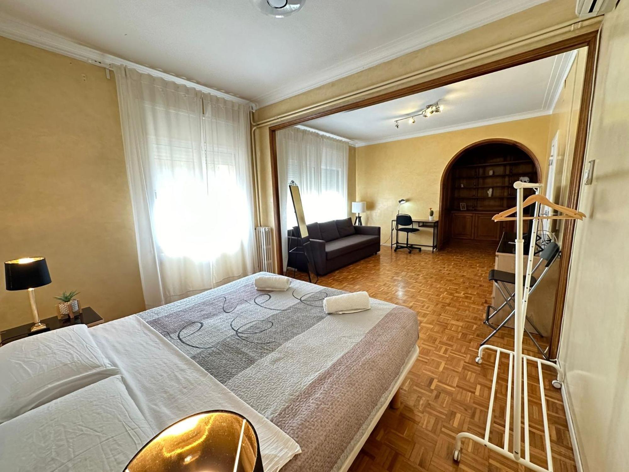 Rooms Villaroel Барселона Экстерьер фото