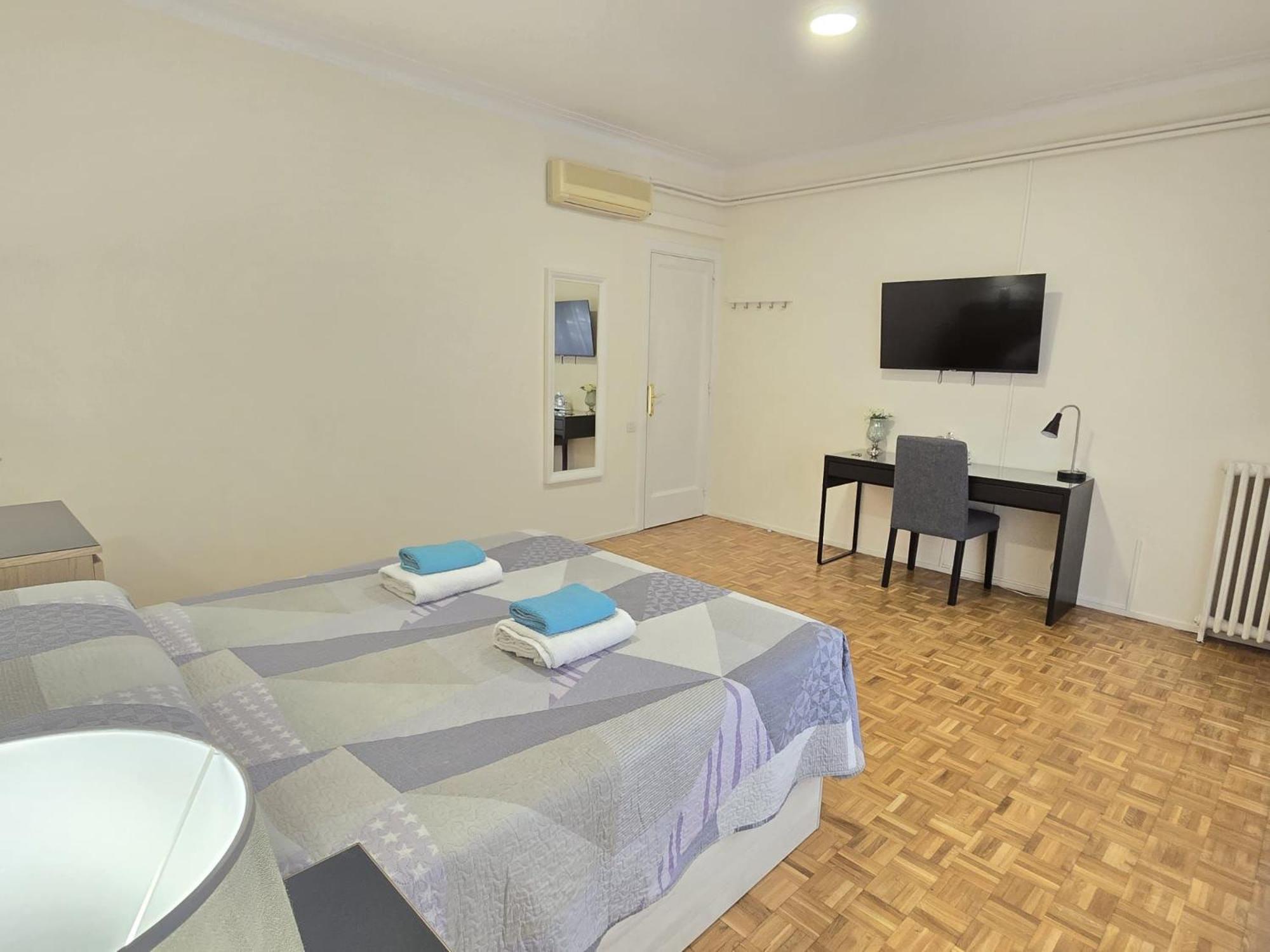 Rooms Villaroel Барселона Экстерьер фото